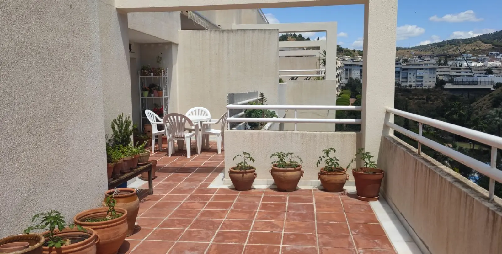 Sale of penthouse in Limonar 23