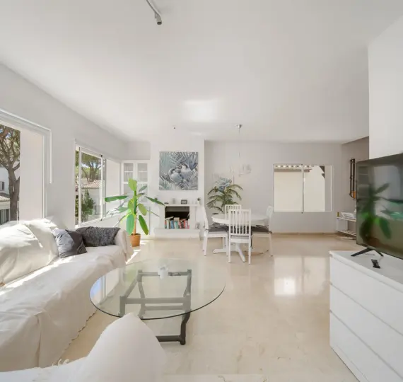 Sale of penthouse duplex in Nueva Andalucía