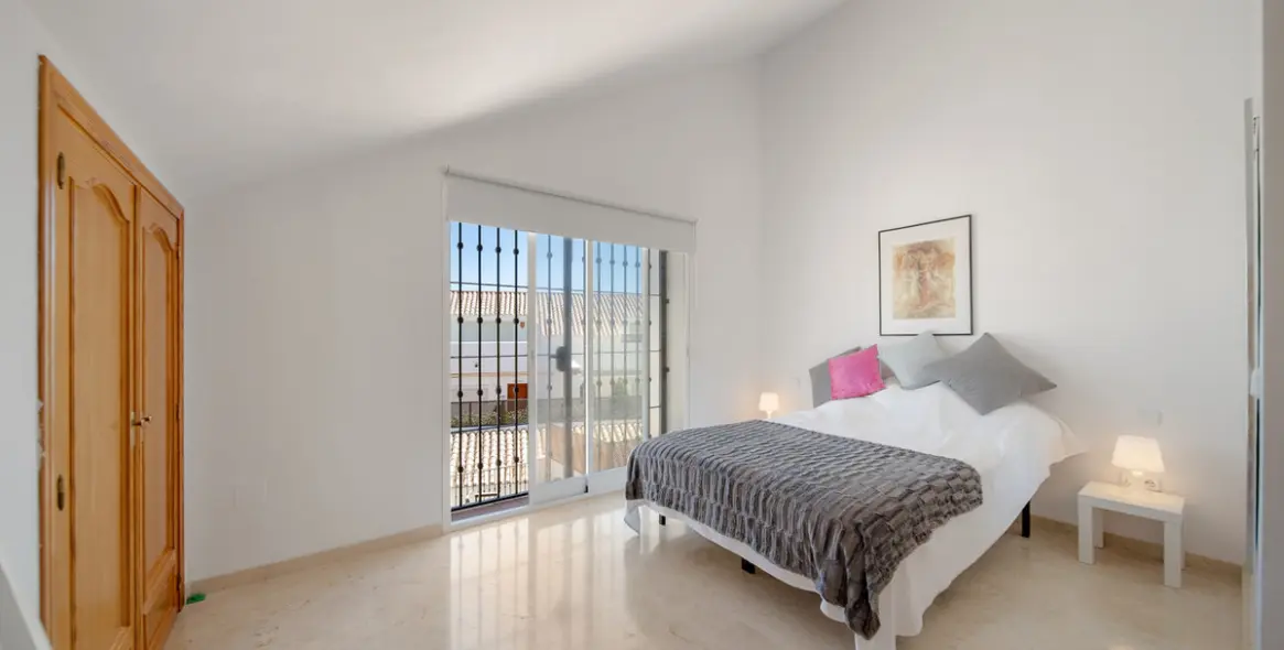 Sale of penthouse duplex in Nueva Andalucía 2