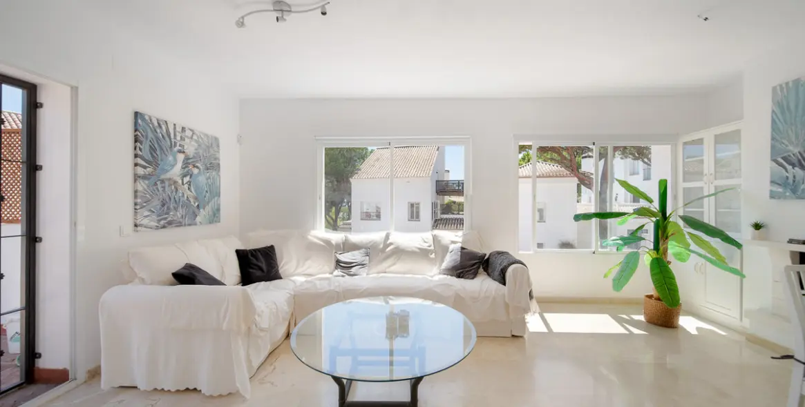 Sale of penthouse duplex in Nueva Andalucía 4