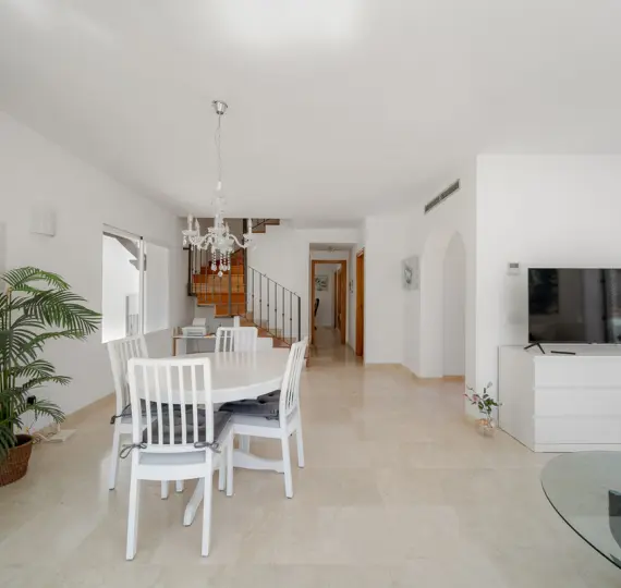 Sale of penthouse duplex in Nueva Andalucía