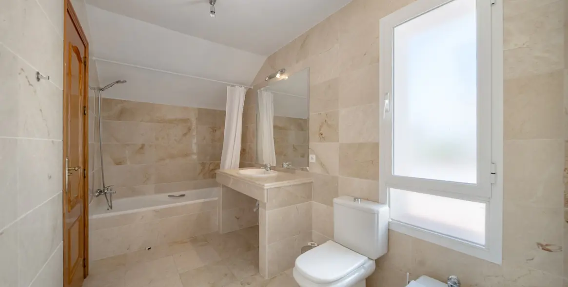 Sale of penthouse duplex in Nueva Andalucía 12