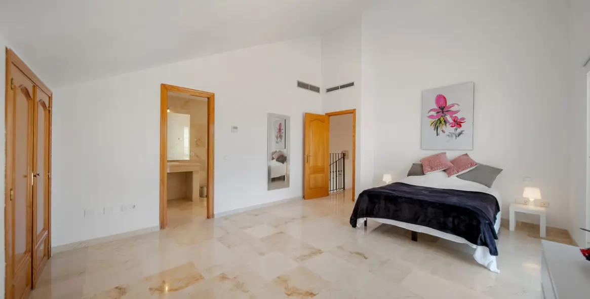 Sale of penthouse duplex in Nueva Andalucía 15