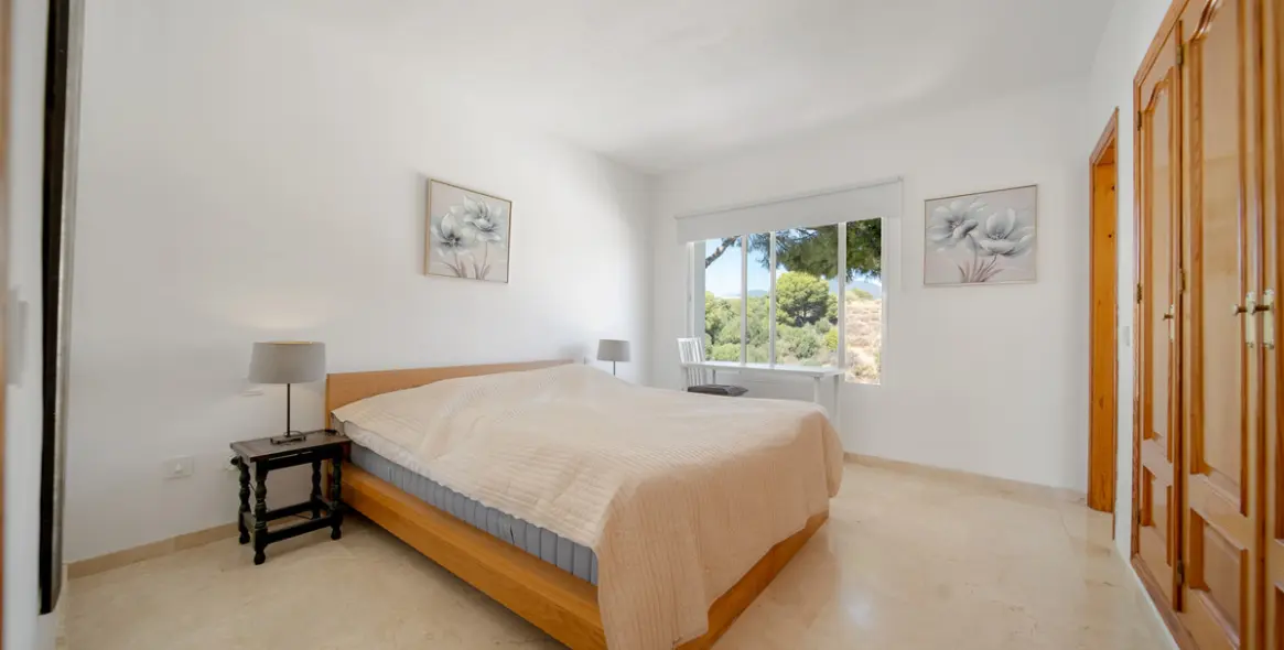 Sale of penthouse duplex in Nueva Andalucía 17