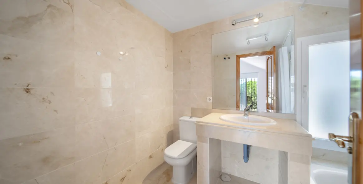 Sale of penthouse duplex in Nueva Andalucía 19