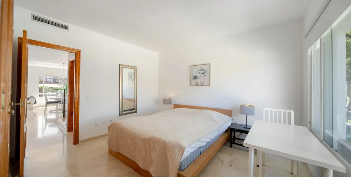 Sale of penthouse duplex in Nueva Andalucía 21