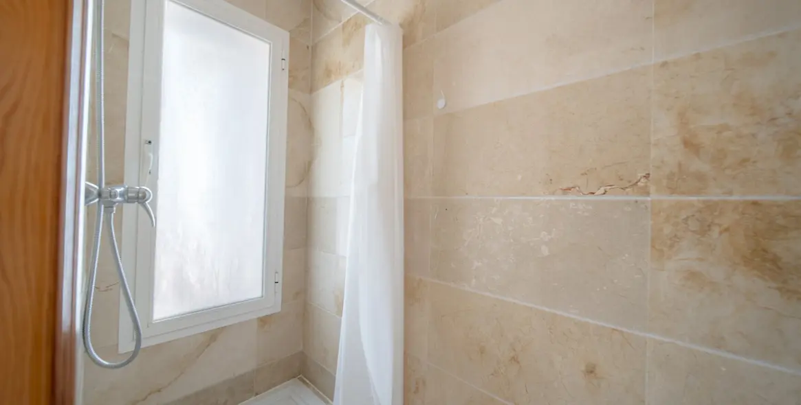 Sale of penthouse duplex in Nueva Andalucía 23