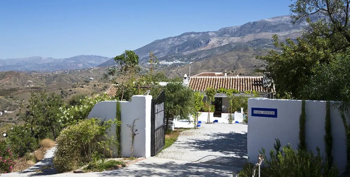 Sale of detached villa in Arenas 2