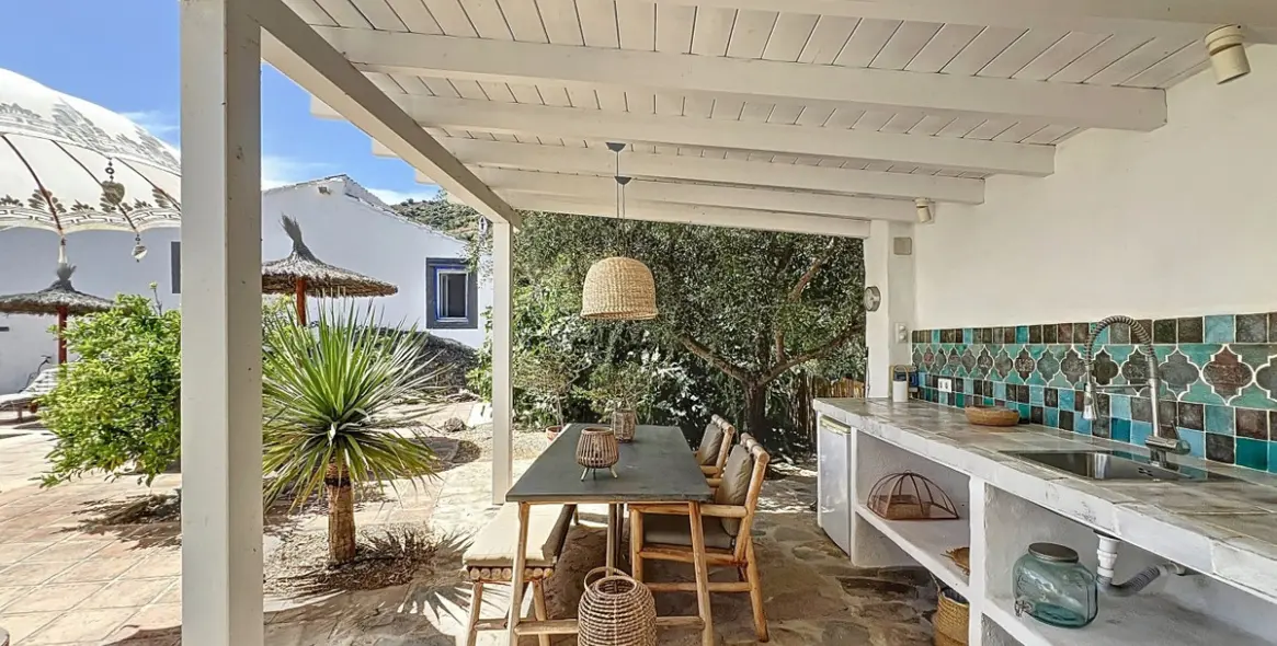 Sale of detached villa in Arenas 7