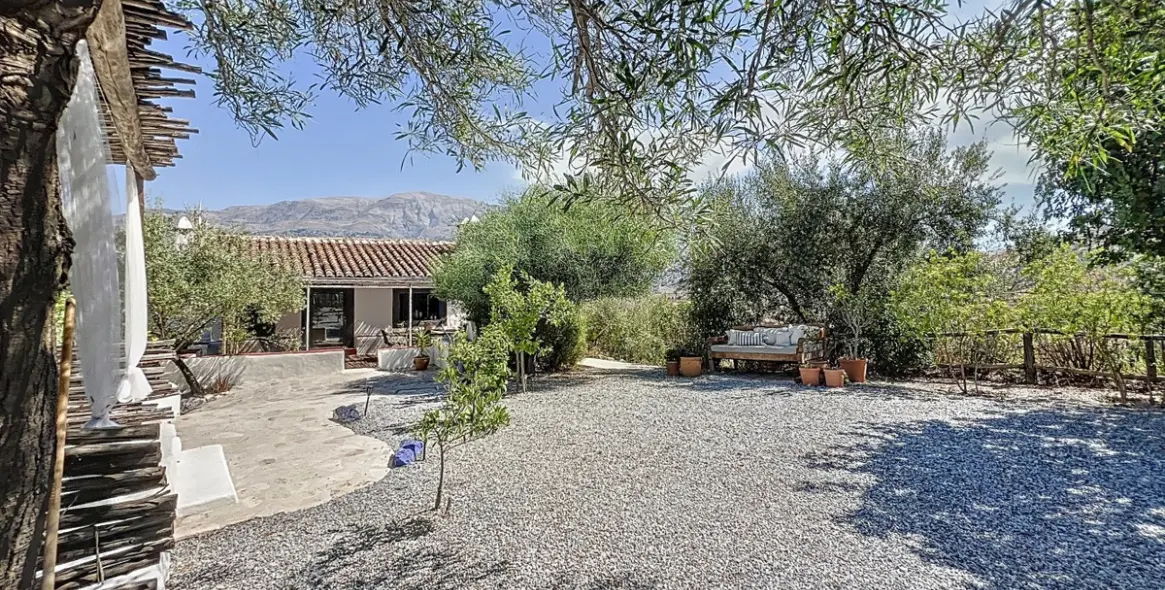 Sale of detached villa in Arenas 9