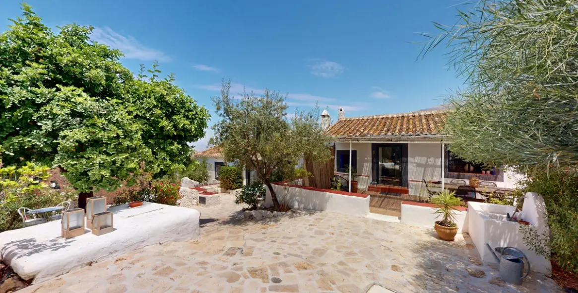 Sale of detached villa in Arenas 14