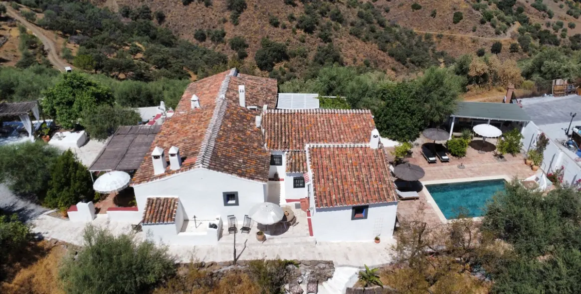 Sale of detached villa in Arenas 3