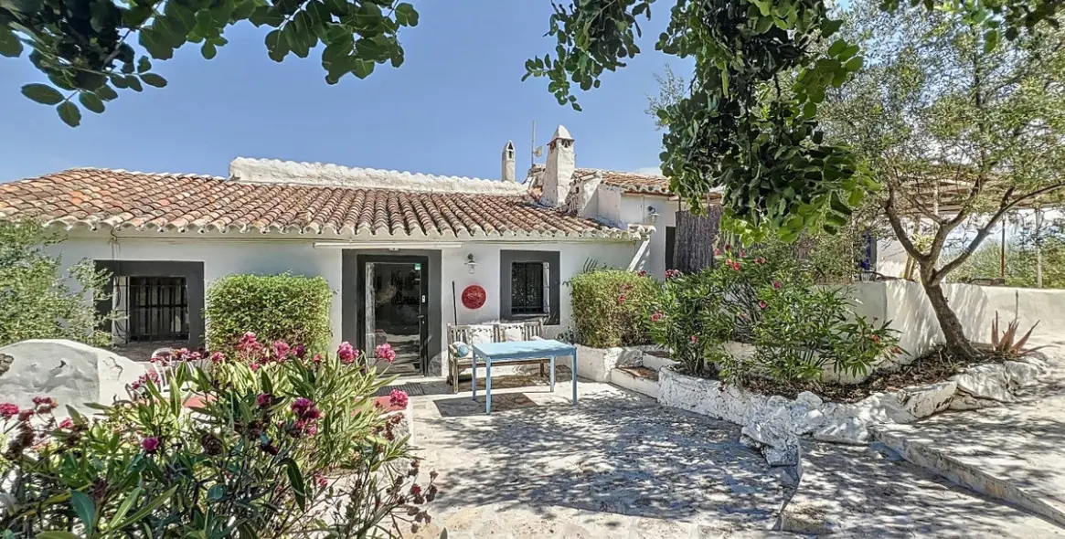 Sale of detached villa in Arenas 27
