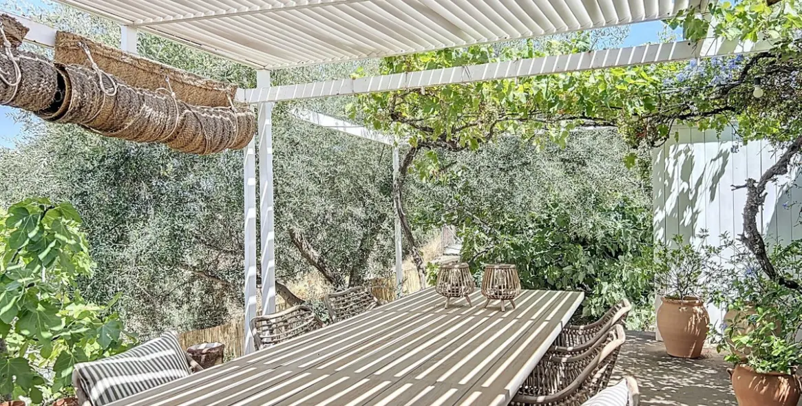 Sale of detached villa in Arenas 28