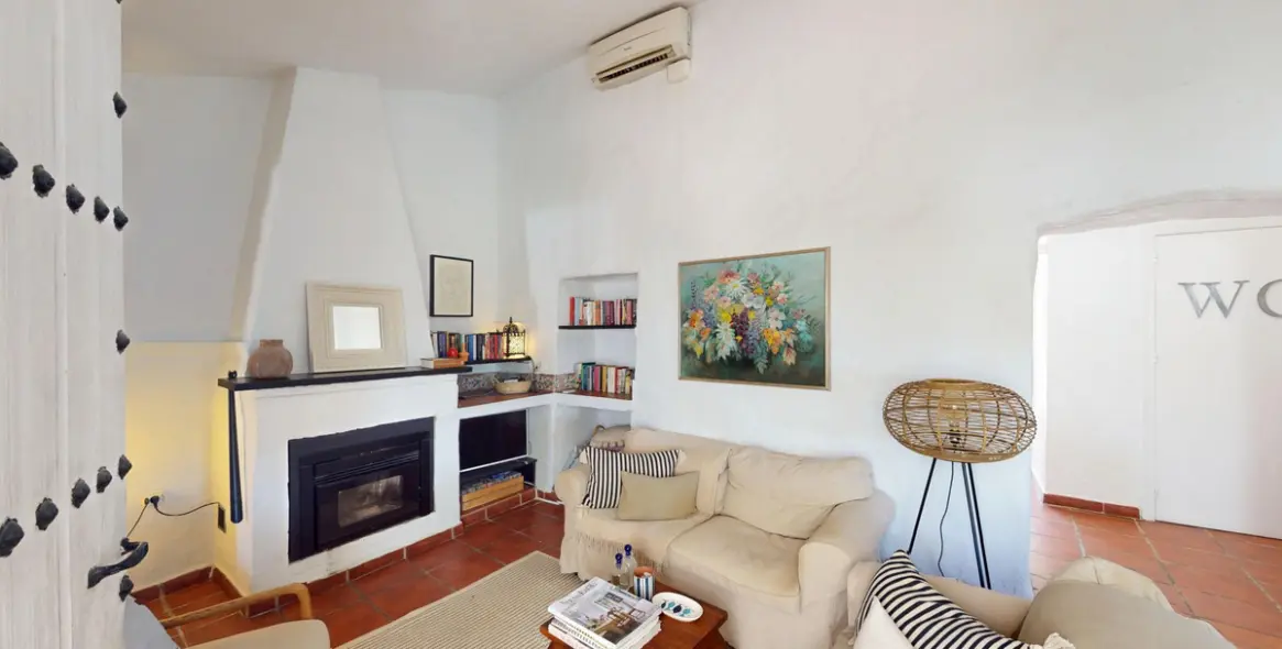 Sale of detached villa in Arenas 36