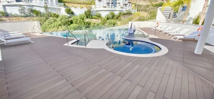 Sale of middle floor apartment in Benahavís 1