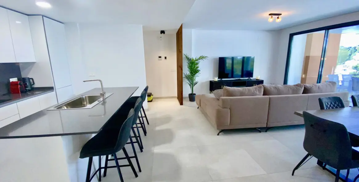 Sale of middle floor apartment in Benahavís 5