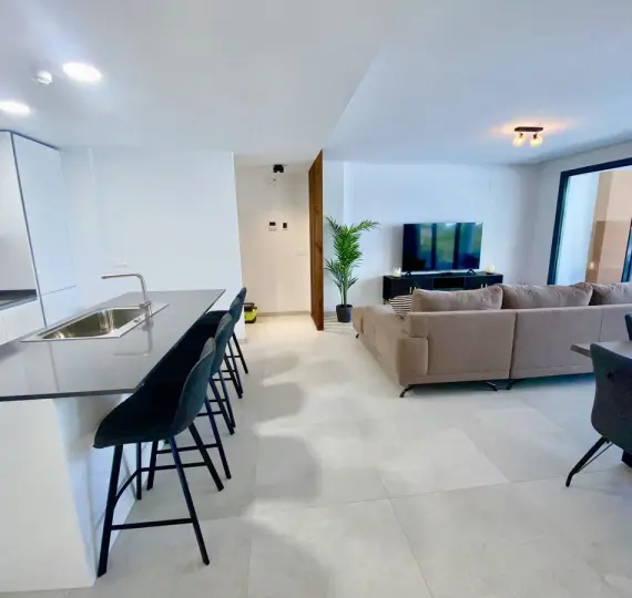 Sale of middle floor apartment in Benahavís