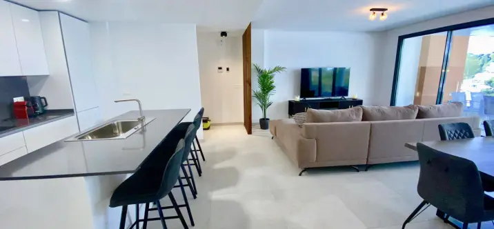 Sale of middle floor apartment in Benahavís 4