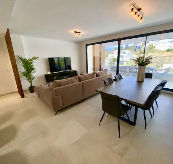 Sale of middle floor apartment in Benahavís