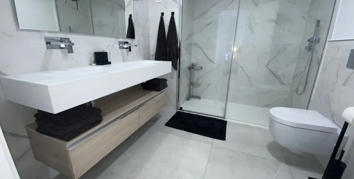 Sale of middle floor apartment in Benahavís 9