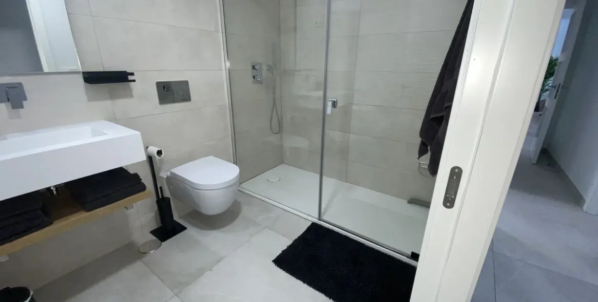 Sale of middle floor apartment in Benahavís 11