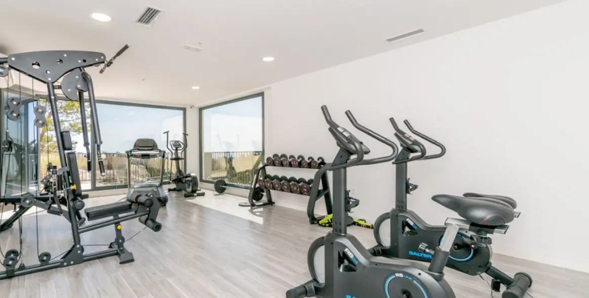 Sale of middle floor apartment in Benahavís 20