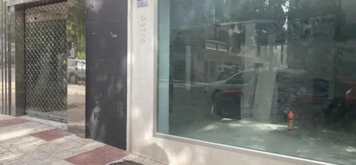 Venta de local comercial en Estepona 1