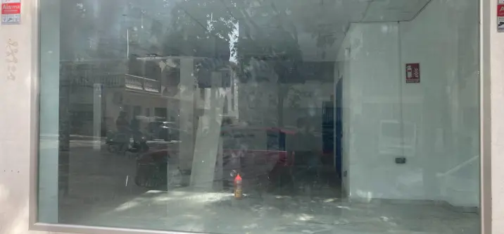 Venta de local comercial en Estepona 2