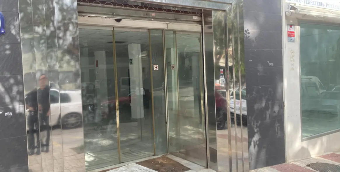 Sale of commercial premises in Estepona 1