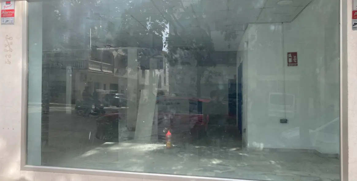 Sale of commercial premises in Estepona 3