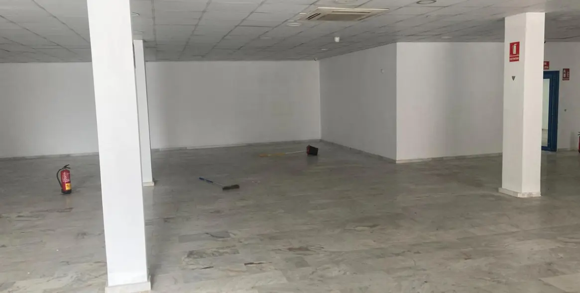 Sale of commercial premises in Estepona 5
