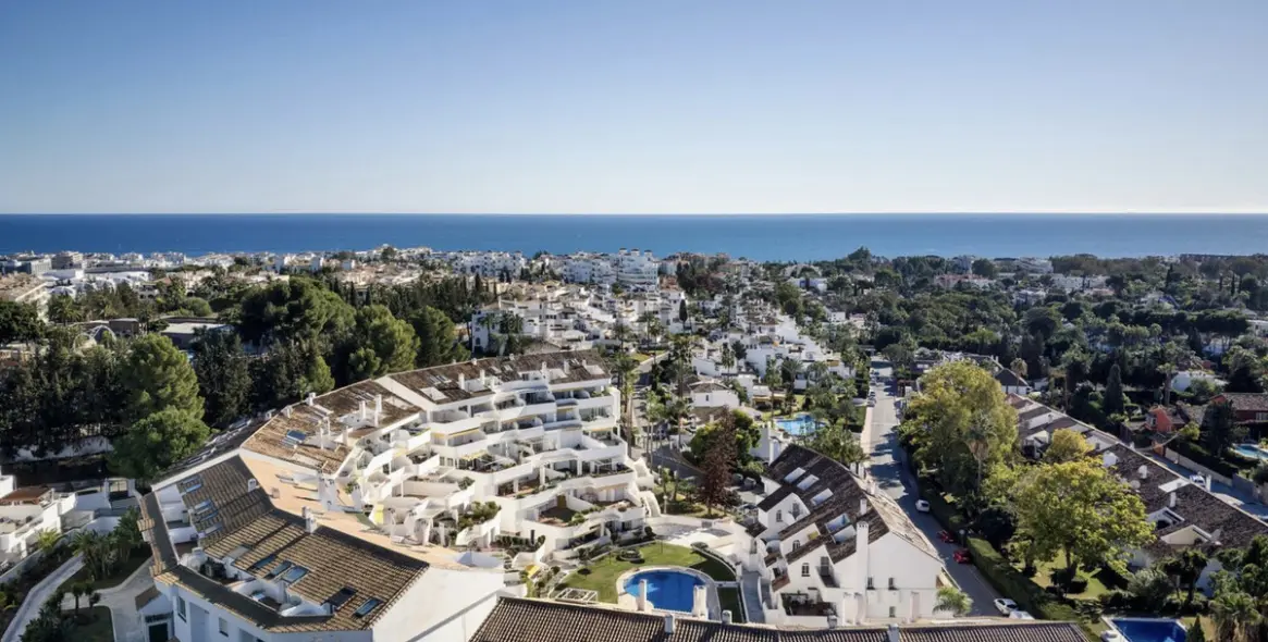 Sale of middle floor apartment in Nueva Andalucía 1