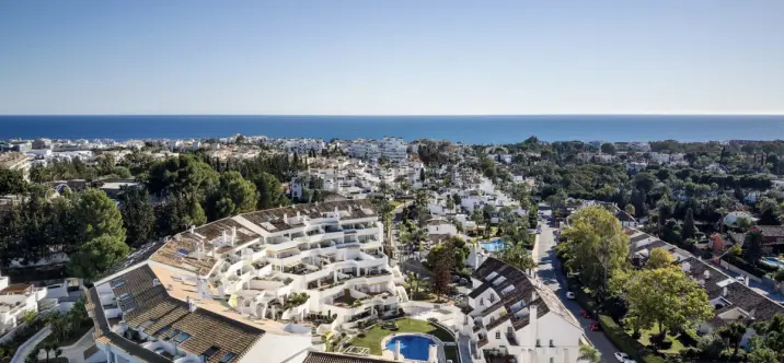 Sale of middle floor apartment in Nueva Andalucía 0