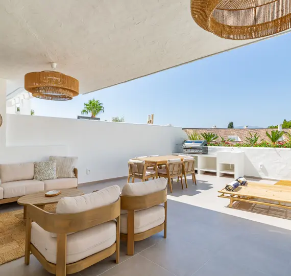 Sale of middle floor apartment in Nueva Andalucía