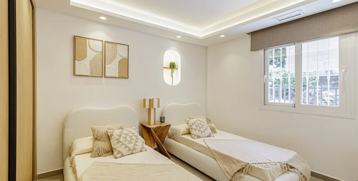 Sale of middle floor apartment in Nueva Andalucía 13