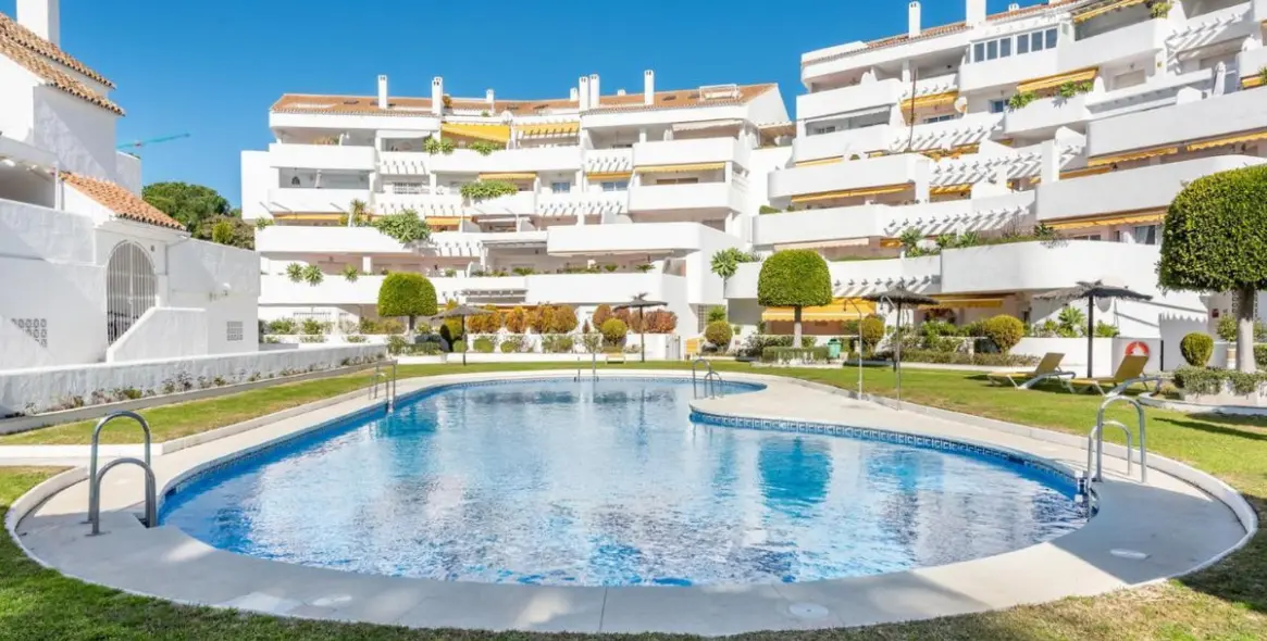Sale of middle floor apartment in Nueva Andalucía 17