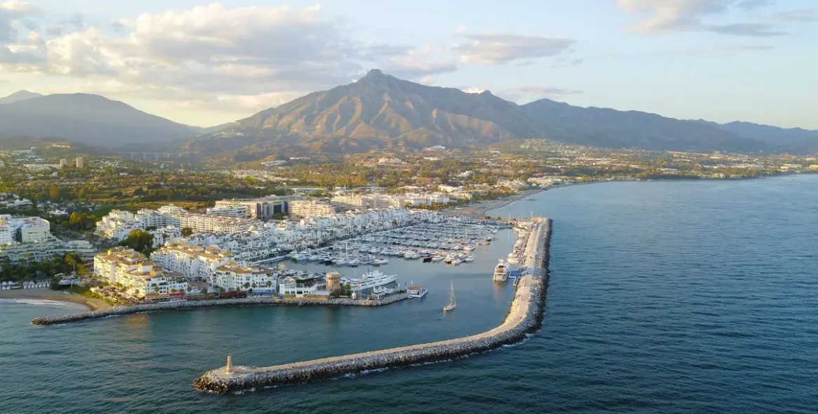 Sale of middle floor apartment in Nueva Andalucía 18