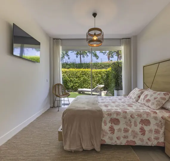 Продажа апартаментов на первом этаже в Estepona