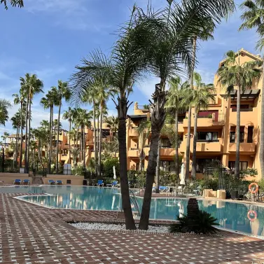Продажа апартаментов на среднем этаже в San Pedro de Alcántara