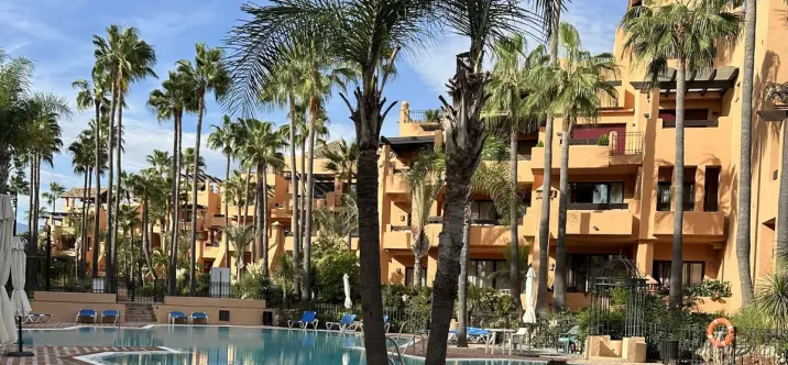 Продажа апартаментов на среднем этаже в San Pedro de Alcántara 0