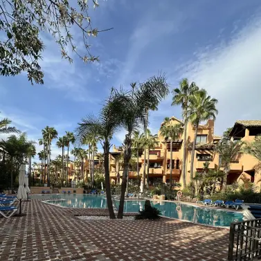 Продажа апартаментов на среднем этаже в San Pedro de Alcántara