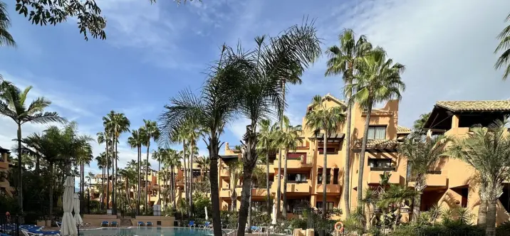 Продажа апартаментов на среднем этаже в San Pedro de Alcántara 1