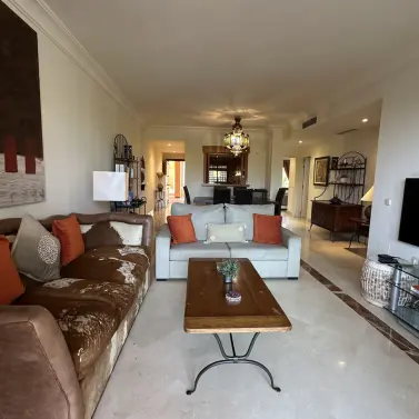 Продажа апартаментов на среднем этаже в San Pedro de Alcántara