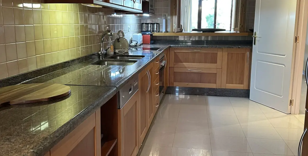 Venta de apartamento en planta media en San Pedro de Alcántara 9
