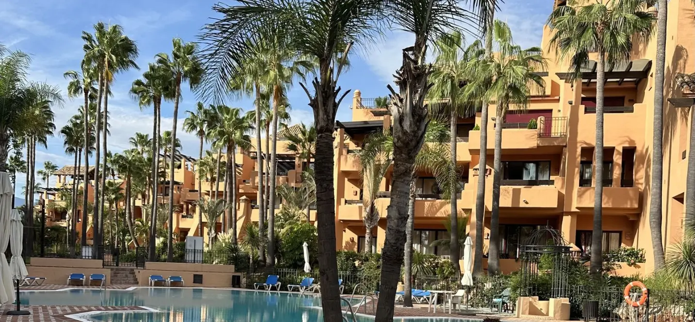 Sale of middle floor apartment in San Pedro de Alcántara 0