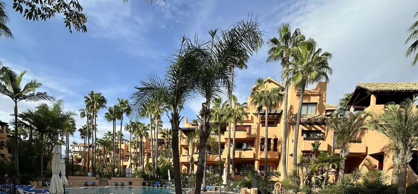 Sale of middle floor apartment in San Pedro de Alcántara 1