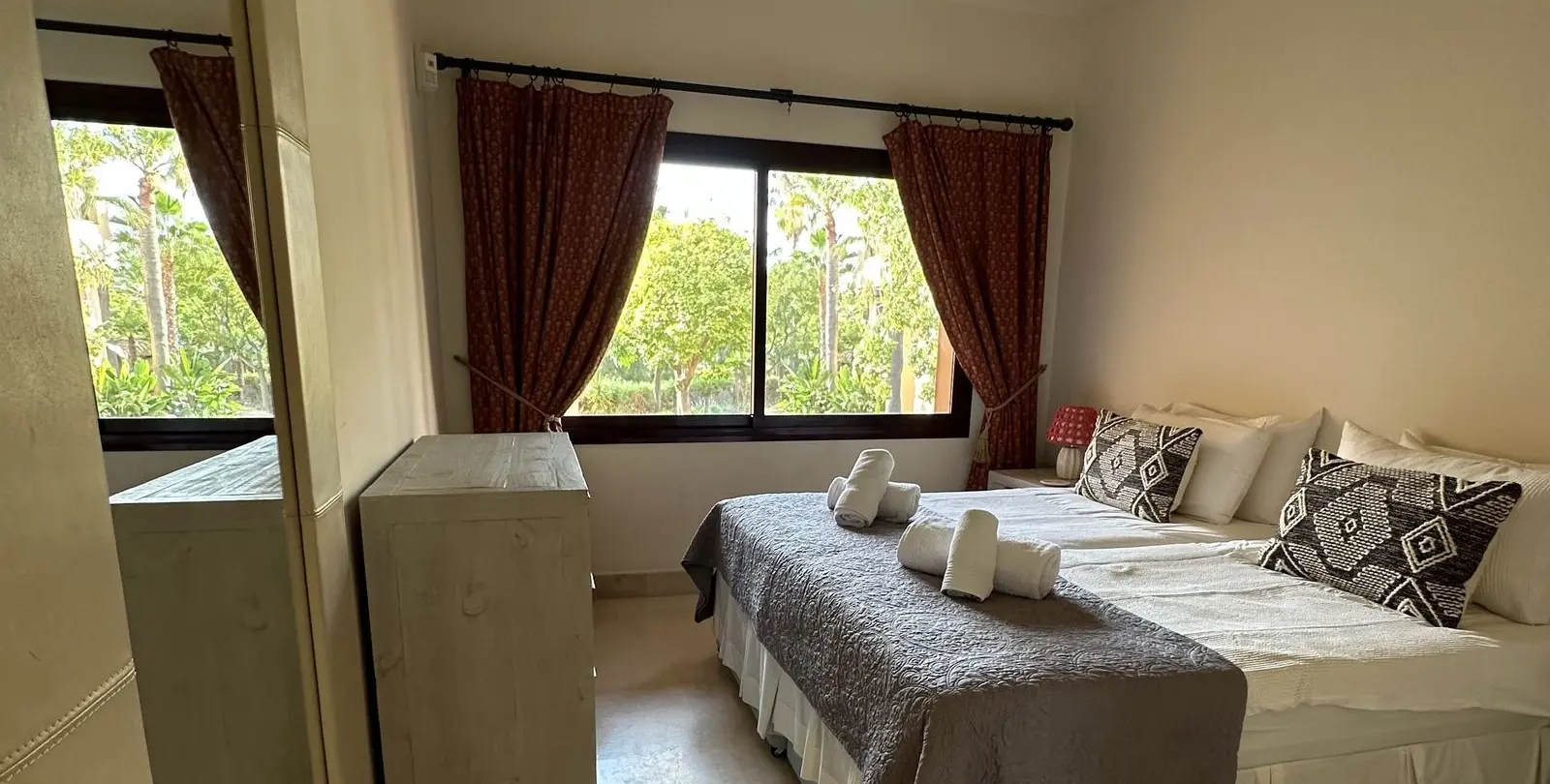 Sale of middle floor apartment in San Pedro de Alcántara 10
