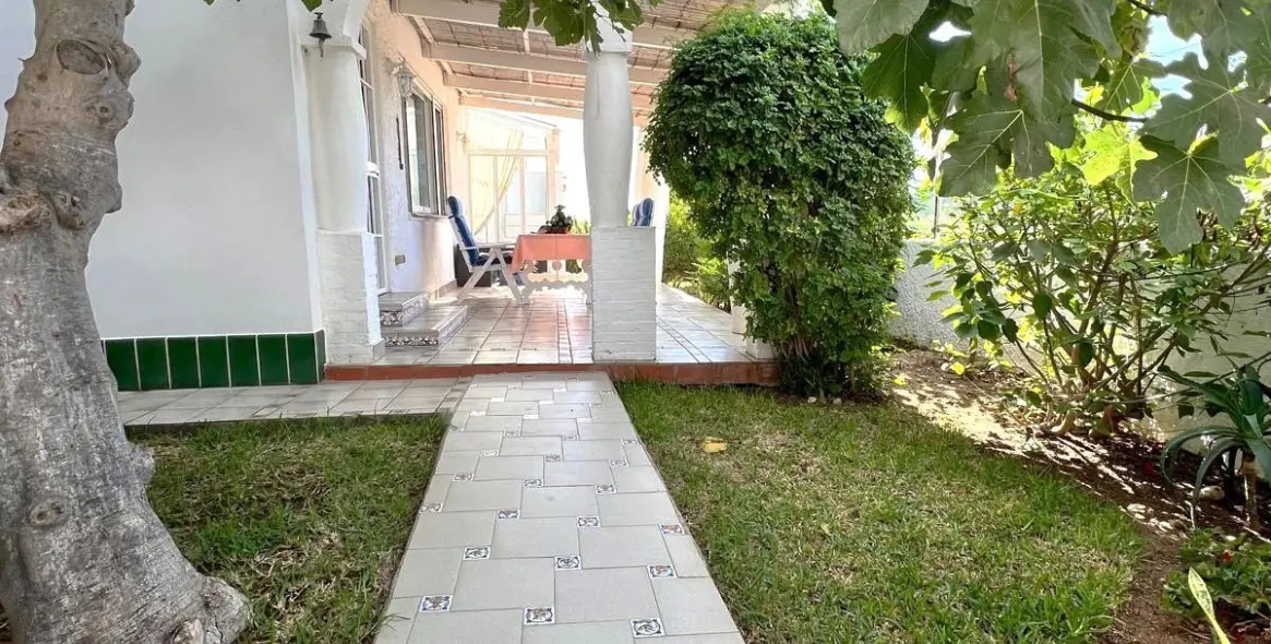 Venta de villa independiente en Costabella 6