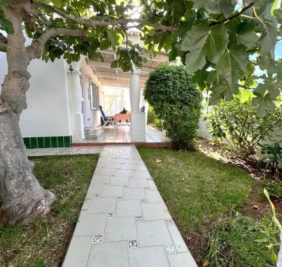 Продажа  отдельно стоящей виллы в Costabella